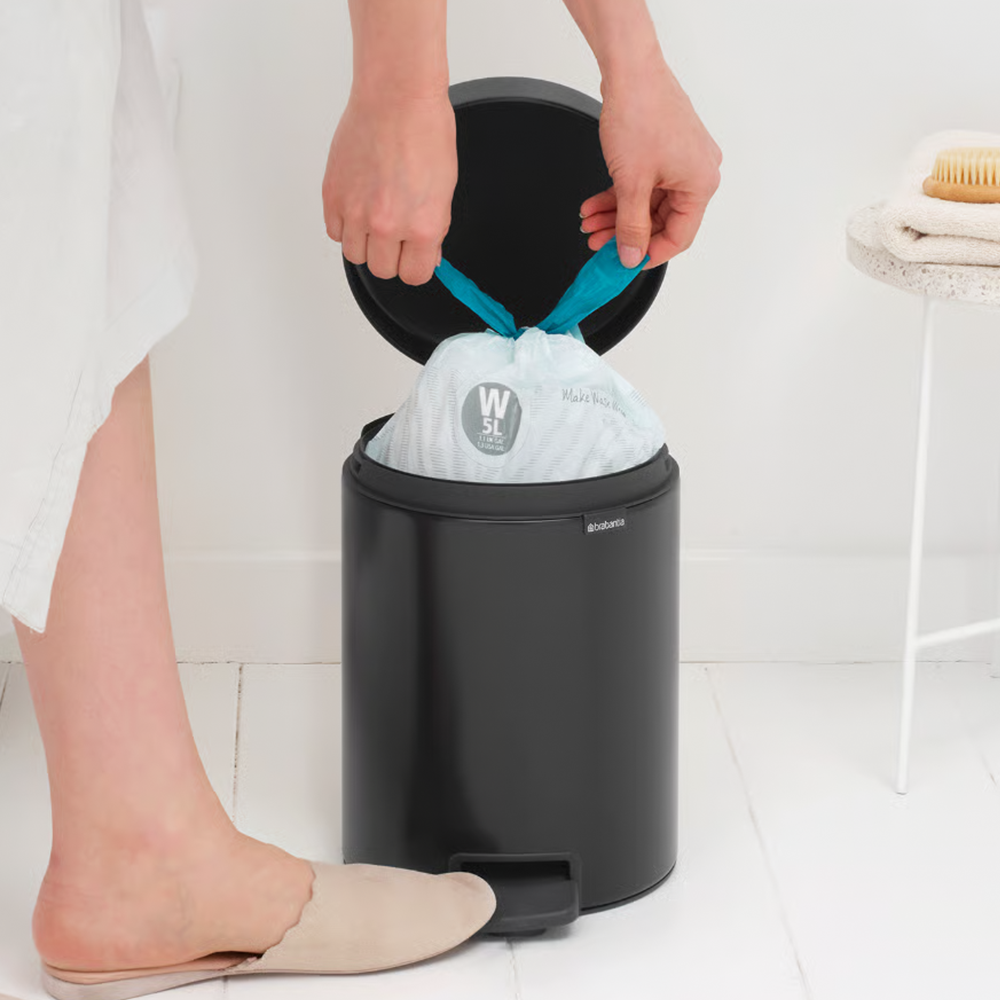 Brabantia NewIcon pedaaliga prügikast 5L, matt must - Image 4