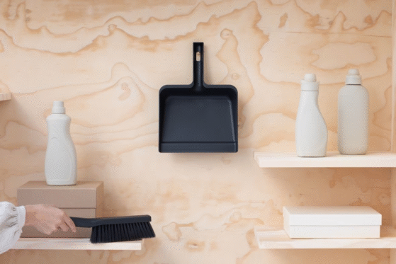 Brabantia harja ja kühvli komplekt puhastuskammiga, tumehall plastik - Image 6